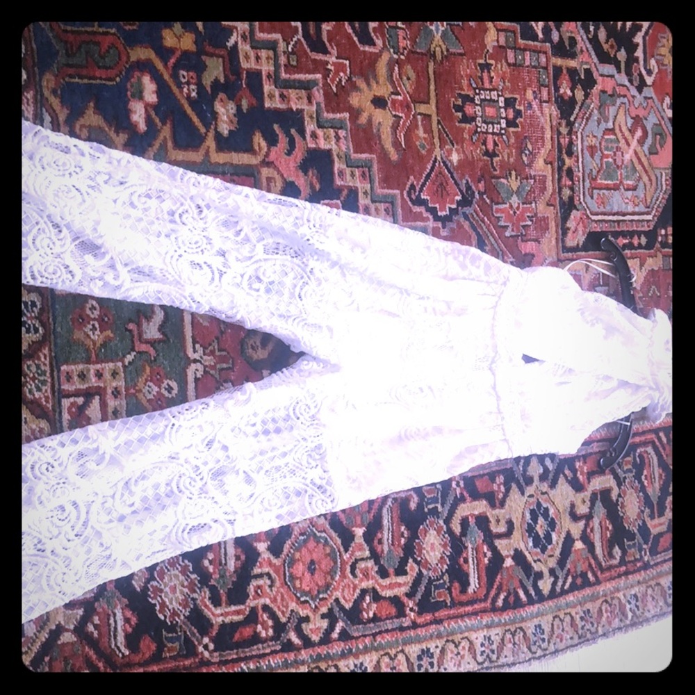 White lace jumpsuit, kendal+Kylie,